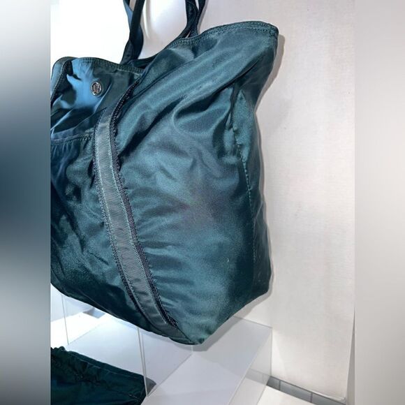 Authentic Lululemom Live Free Tote - Picture 4 of 7